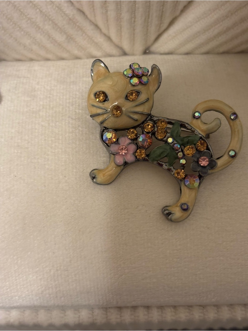 Cream Crystal Cat Brooch with Multicolor Flower Accents